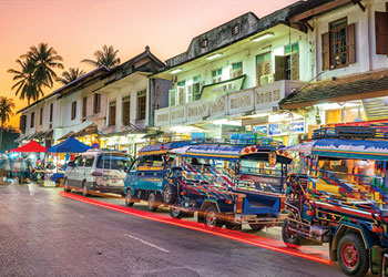 แพคเกจทัวร์หลวงพระบาง พระธาตุภูสี 5900 บาท รับสนามบิน รถตู้