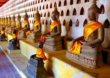 เที่ยวหลวงพระบาง บ้านผานม 15000 บาท รับสนามบินหลวงพระบาง