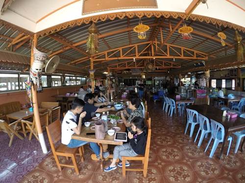บรรยากาศร้านอาหาร ทัวร์หลวงพระบาง